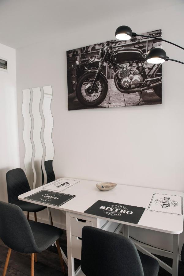 Anavrin Apartman Free Parking Apartment Beci Exterior foto